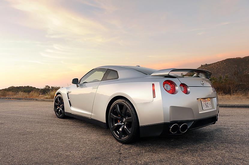 2010 Nissan GTR Autors: bizonis1 Autoblog's Top 100 Photographs of 2009