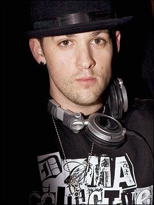 Joel Madden  Lets make the... Autors: UglyPrince Zvaigznes par jauno gadu!