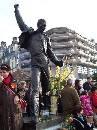 Fredijam ir  vairākas statujas Autors: Lynn Freddie Mercury