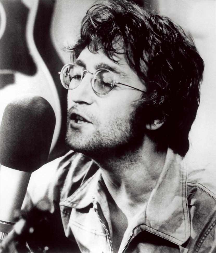 7 vieta  John Lennon nopelijis... Autors: valerijsjuskans Forbes labāk pelnošo mirušo mākslinieku TOP10