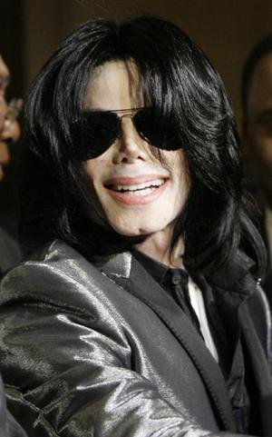 3 vieta  Michael Jackson... Autors: valerijsjuskans Forbes labāk pelnošo mirušo mākslinieku TOP10