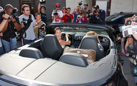  Kim Kardashian vizinās ar... Autors: Verbatim Slavenību auto