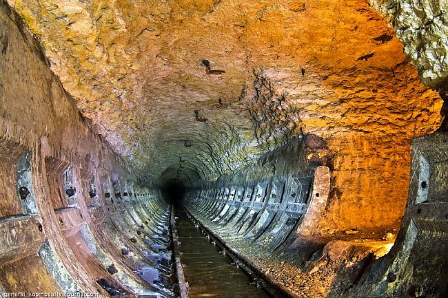 Vietām drenāžu arkas ir mijās... Autors: Zilais Kamielis 3000km Gari Pazemes Tuneļi!
