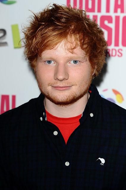Ed Sheeran cuts his own hair... Autors: vanilla19 Ed Sheeran