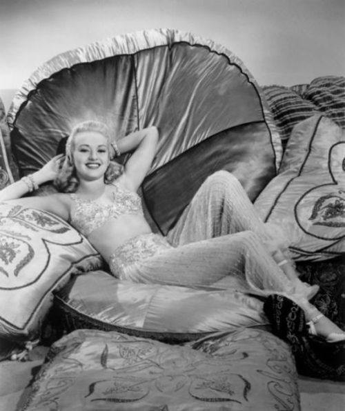 Betty Grable aktrise ir... Autors: RVO22 Visdārgāk apdrošinātās ķermeņa daļas slavenību vēs