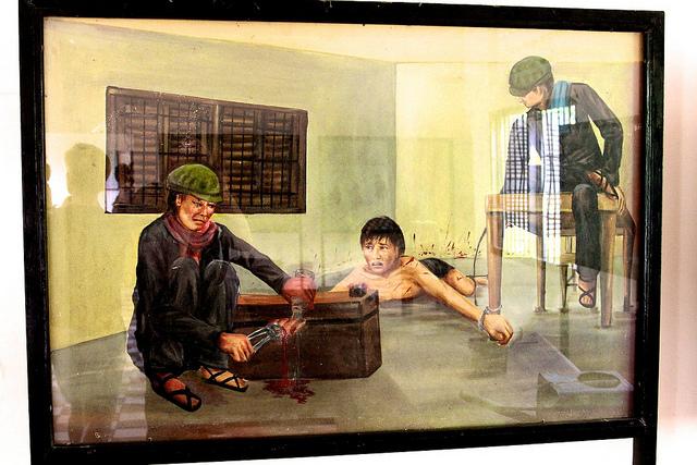 Galvenais Tuol Sleng cietuma... Autors: ainiss13 Elle zemes virsū...