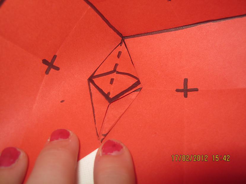 vajadzētu izskatīties... Autors: xo xo gossip girl Origamī kastīte-soli pa solītim ^^