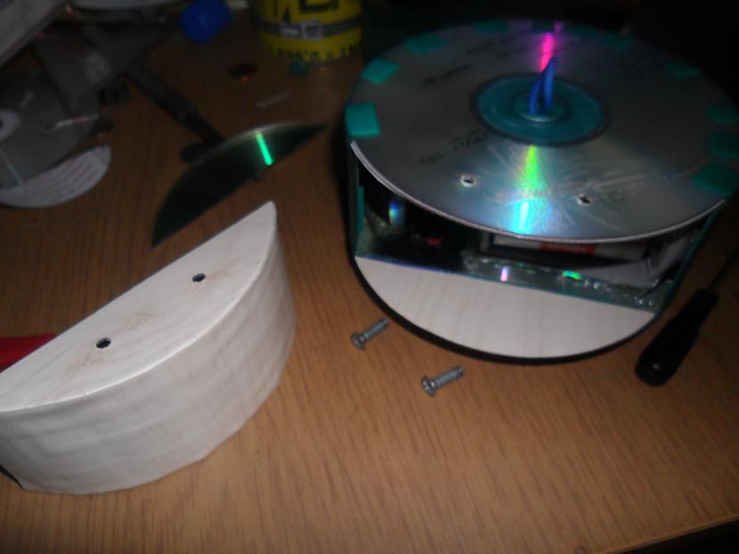 Vēlvienā diskā izurbjam divus... Autors: tokyowolf Mans mini projekts