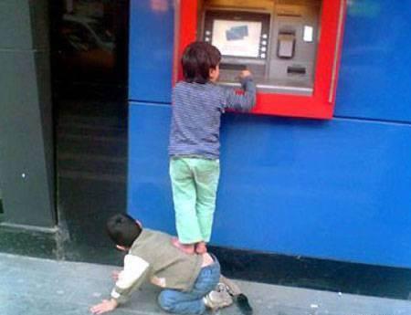 Komandas darbs Autors: Hipster jančuks 15 Strangest People at ATMS