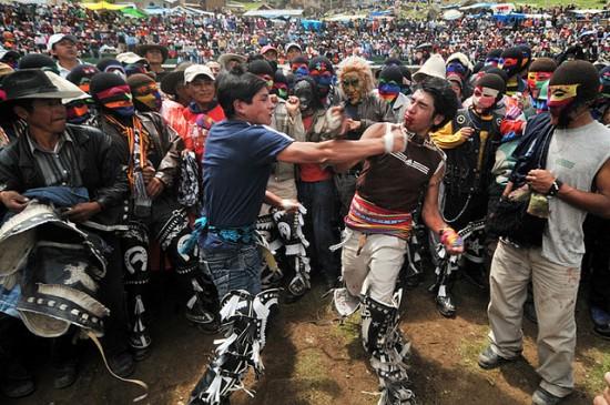  Autors: Arcarsenal Takanakuy kaušanās festivāls Peru