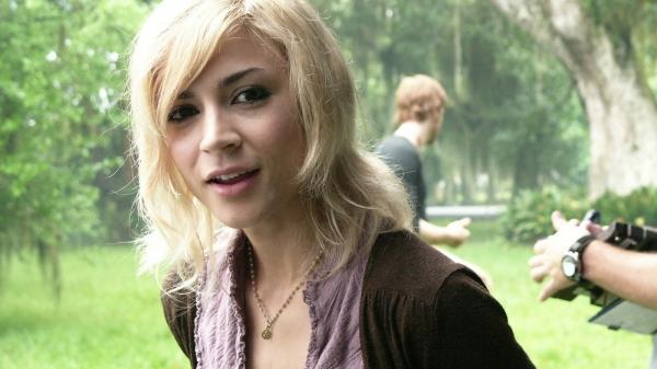  Autors: elizabeth22 Samaire Armstrong