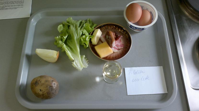 Sākam gatavot pildīto omleti... Autors: KaaMiS13 KĀ SKOLĀ TAISA ĒST? [2] jeb Pildītā omlete.