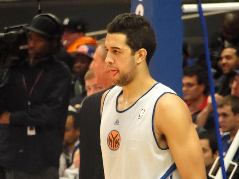 Landry Fields Autors: Fosilija Fīldss notriec tiesnesi