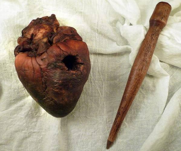 Pēc zinātnieku domā ši sirds... Autors: xd eBay pārdod vampīra sirdi