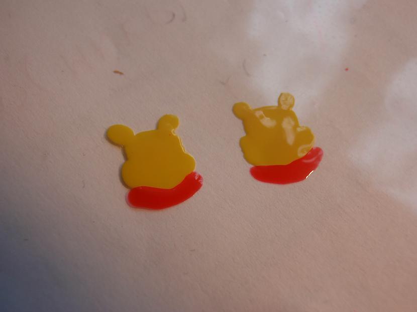 uz plastmasa plēves uzzīmē... Autors: Gruzze Winnie-the-Pooh uz nagiem