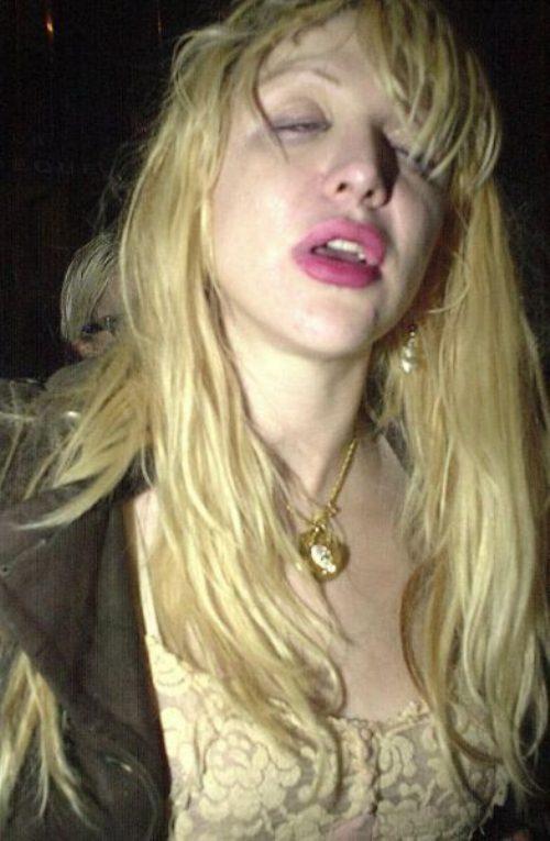 Courtney Love Autors: Xmozarus Slavenības piedzeras