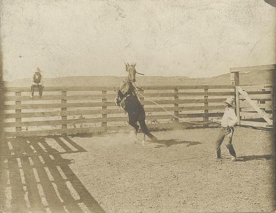 Nākošais solis bija zirga... Autors: Aigars D Par un ap kovbojiem senās bildēs.