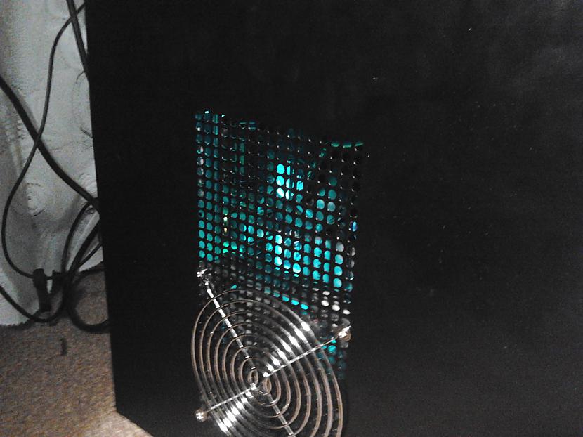 Tagad izskatās ka tam ko... Autors: zxgmgxz PC case mod.