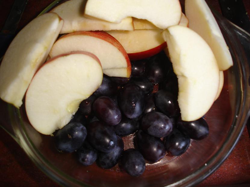 Vīnogas un ābolus nomazgā... Autors: EtenaV Vistu stilbiņi ar mandelēm