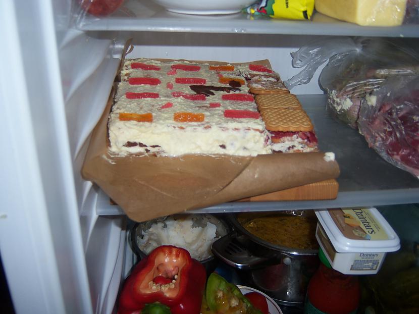 liekam ledusskapī uz... Autors: suns von kaķis kā es gatavoju cepumu torti