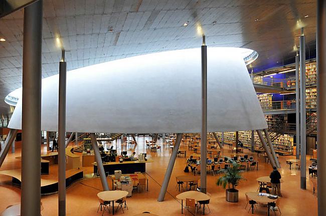 Ēkai ir unikāla forma ... Autors: wilkatis 15 skaistākās pasaules bibliotēkas