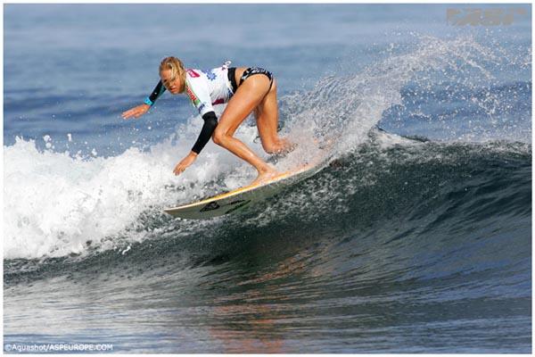 2012gadā piedalījusies... Autors: whosays Best Female Surfers 2012