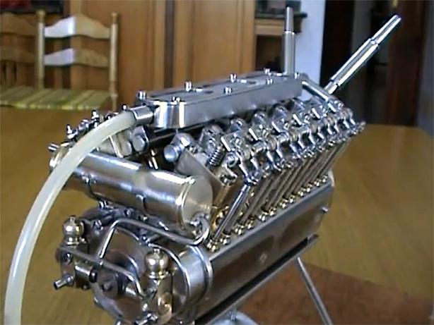  Autors: Romeo Bravo Mazākais V12 motors pasaulē