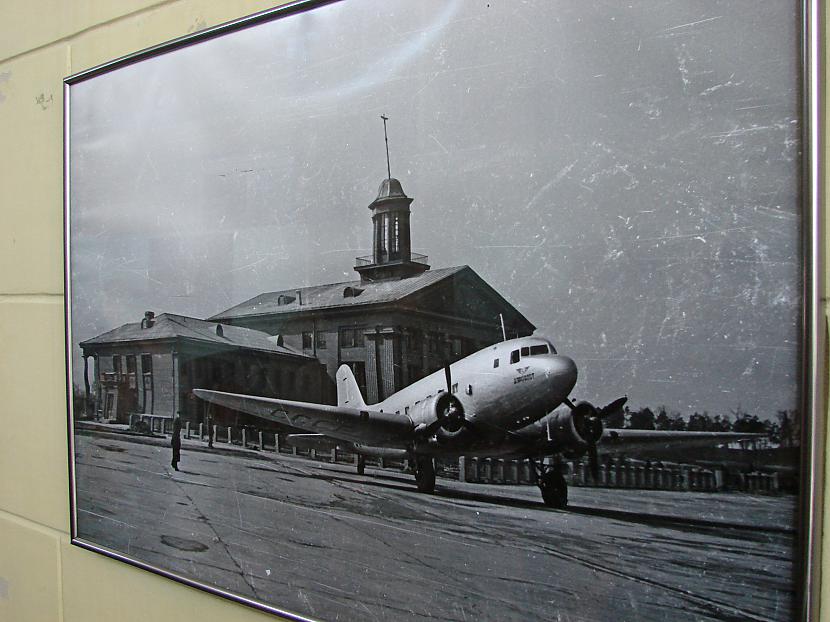 Bildē parādīts kāda lidosta... Autors: Latišs Nostalģija - Spilves lidosta