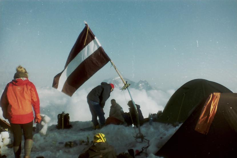 karogs un karoga masts no... Autors: Eronymusdead Jetija piedzīvojumi Kaukāza kalnos..