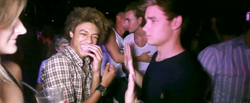Kā tu izskatieskad pie tevis... Autors: iloveharrystyles One Direction gifi ikdienā 3