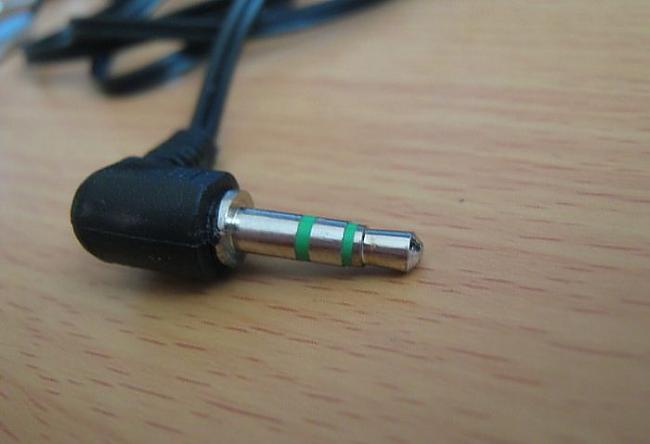 Lūk arī austiņu vads Autors: iFamous DIY bezvadu austiņas ar iebūvētu MP3.