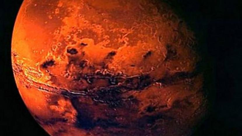 Marss Autors: Arizon Uz Marsa atrasts polietilēna gabals!