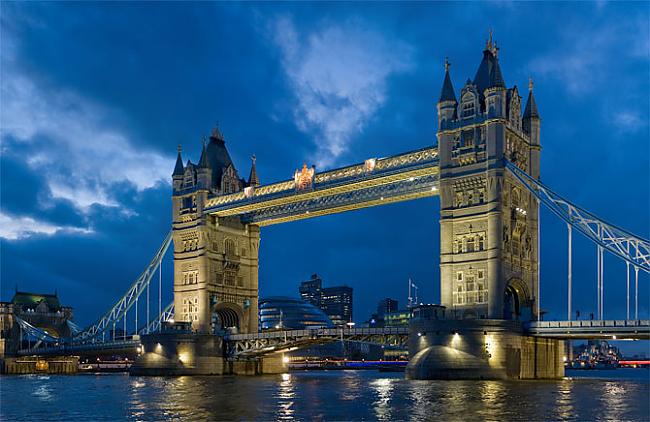 Tower Bridge Anglija ir viens... Autors: Chubijs Populārākie tilti pasaulē.