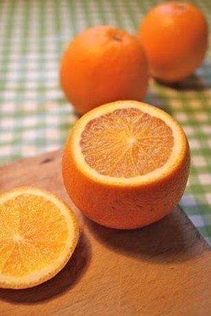 Sakuma nogriezam apelsinam... Autors: lampa145 Vēl viena ideja "Visu svēto dienas" vakaram.