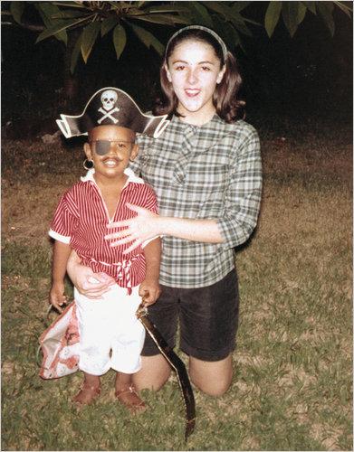 Obama ar mammu Autors: mauku mājas lukturis Iespējams neredzētas un retas slavenību bildes(PAPILDINĀTS)