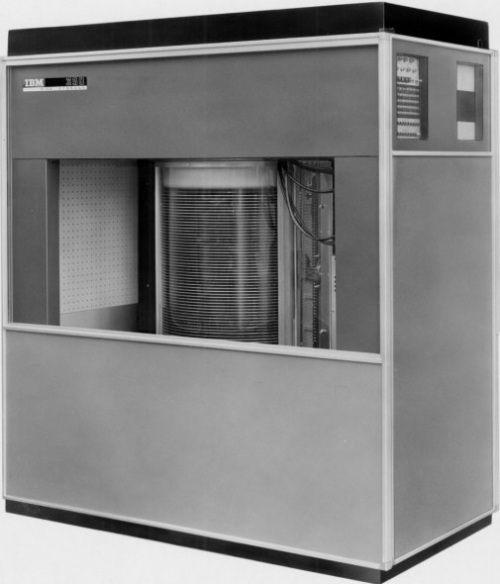 1956gadā IBM magnētiskais... Autors: Werkis2 Cieto Disku - HDD vēsture  1953 - 1986. (1.daļa).