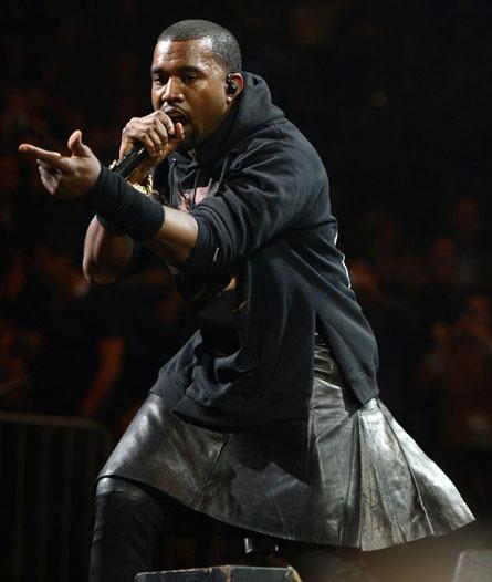 Kanye West Ņujorkas koncertā Autors: im mad cuz u bad Kardašjana izvēlas "ērtu" apģērbu :D