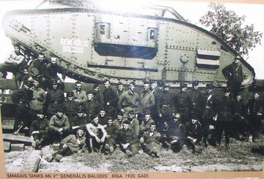 Mark V tanks Ģenerālis Balodis Autors: sliipetais Latvijas armija fotogrāfijās(1920.g-1940.g.)