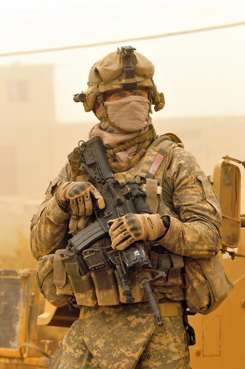 A US Soldier with 1st Squadron... Autors: bigbadvoodoo Spēcīgas fotogrāfijas no Irākas.