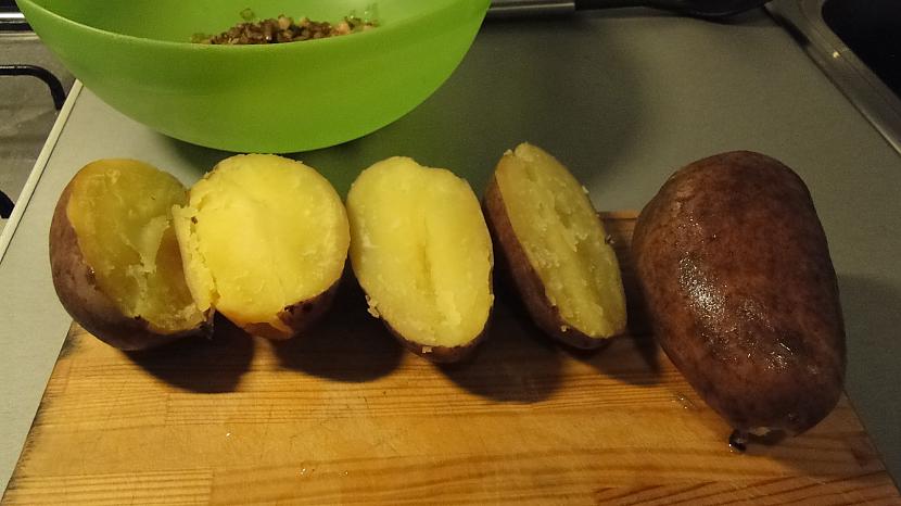 Kad kartupeļi izvārīti mazliet... Autors: blefs Kartupeļu pikas ..