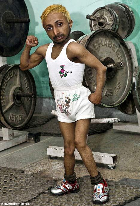  Autors: Žagars Pasaulē mazākais bodybuilder.