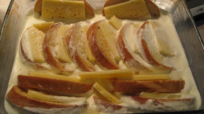 Pārlej visu pāri maizītēm un... Autors: zlovegood Baltmaizes sacepums ar sieru