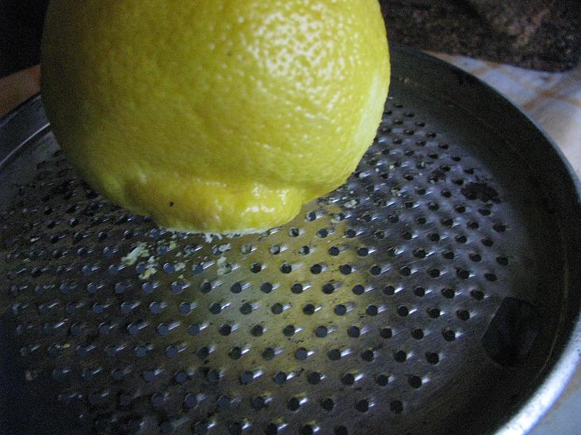Norīvē citronam mizu Autors: Fosilija Rupjmaizes sacepums