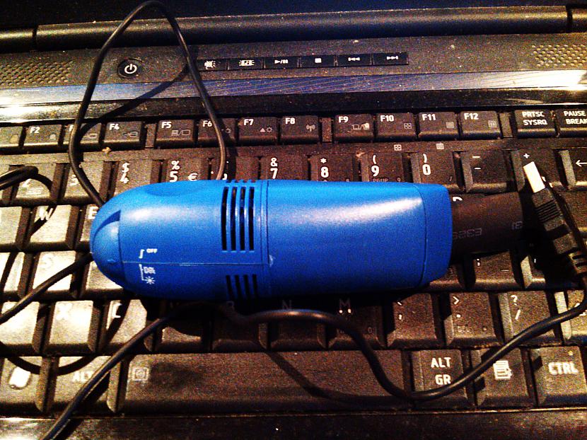 Savu portatīvo datoru neesmu... Autors: Moonwalker USB putekļsūcējs no ebay