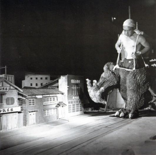 1954 gads Filmas Godzilla... Autors: Moonwalker 30 pārsteidzoši foto no pagātnes 2