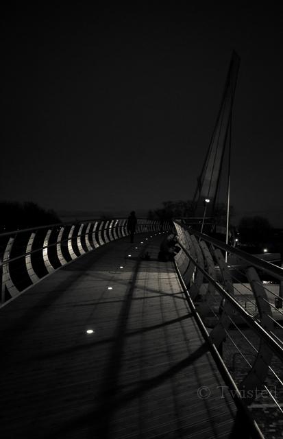 Jelgavas jaunais gājēju tilts... Autors: twisted Manis fotografētas.