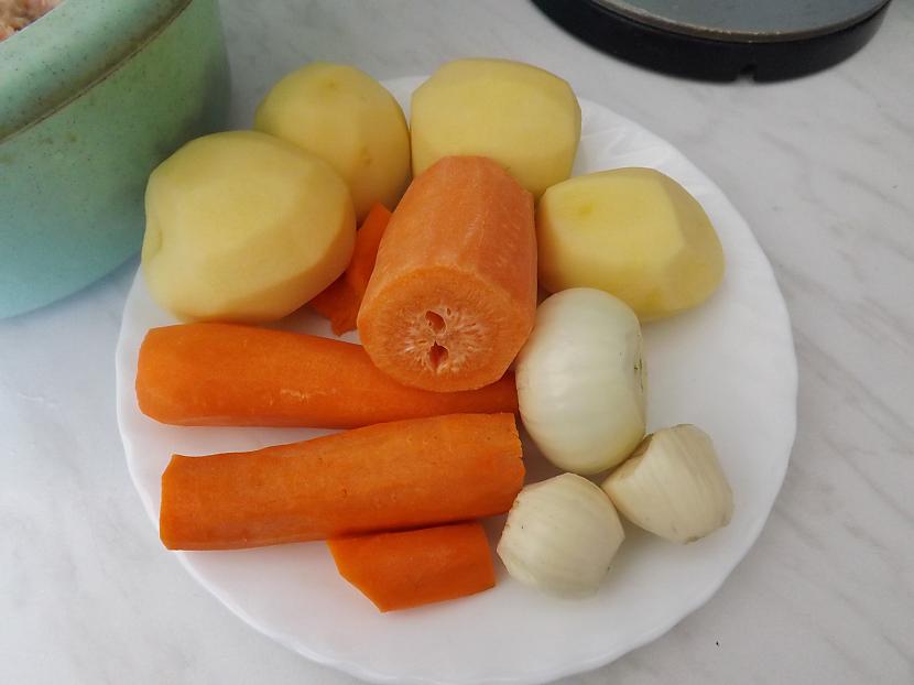 Kartupeļi burkānii sīpols un... Autors: Maizīīte Laiks ēst!