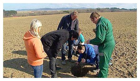 Dažas norādes viesa nelielu... Autors: raichluuzers Puisis meklē kaķi, bet atrod...