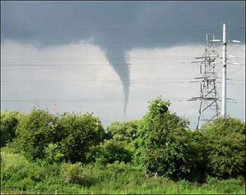 2APRĪLIS  Tornado Serbijā... Autors: charlieyan Ekstrēmie laikapstākļi: Aprīlis