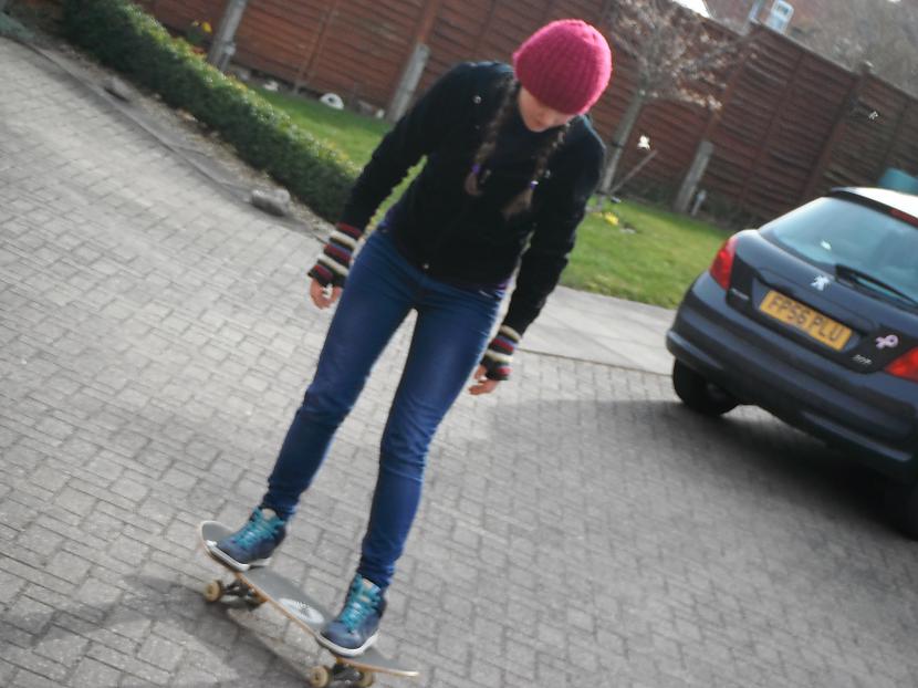 protams neviens rokas pārāk... Autors: LifeIsTooShortToWasteIt How to skate ^_^